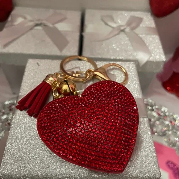 NIP RED RHINESTONE SPARKLE HEART KEYCHAIN BAG CHARM WITH TASSEL GOLD TONE 💕 - Picture 2 of 4